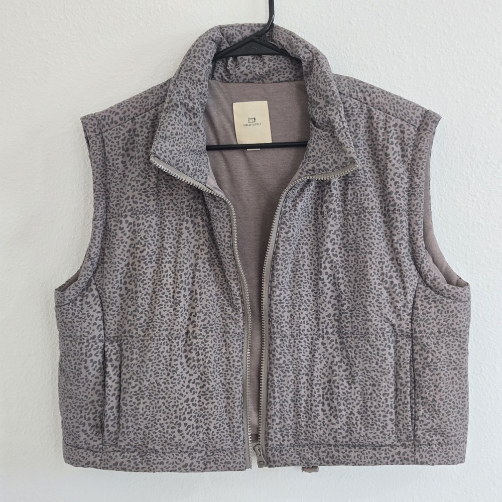 Thread & Supply Cropped Puffer Vest Gray Leopard Print Quilted Medium J3491CPWTJ